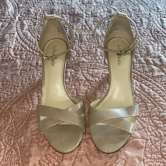 Kelly & Katie light tan/beige, cream, spike heel. - Picture 6 of 8